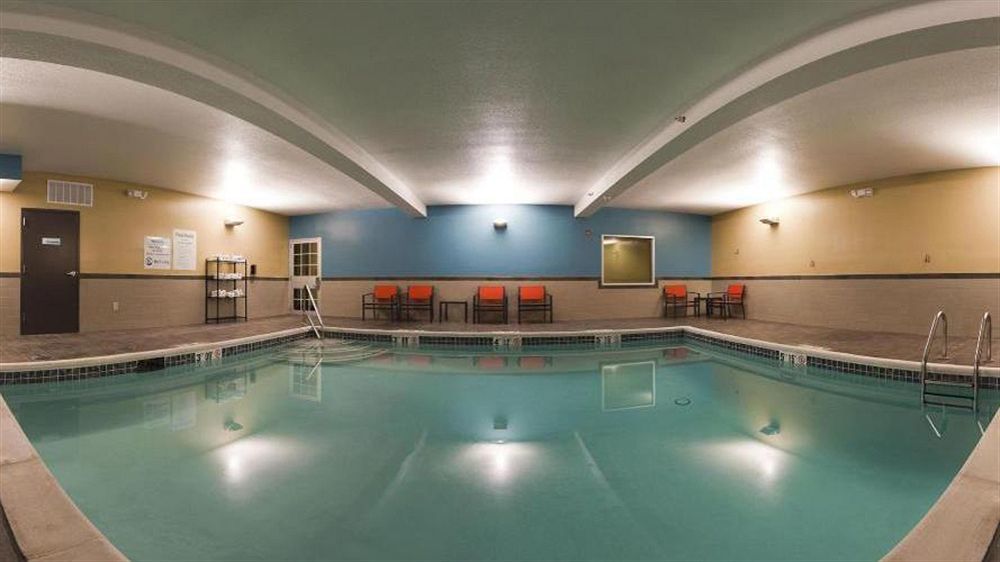 Holiday Inn Express Hotel & Suites North Kansas City By Ihg Екстер'єр фото