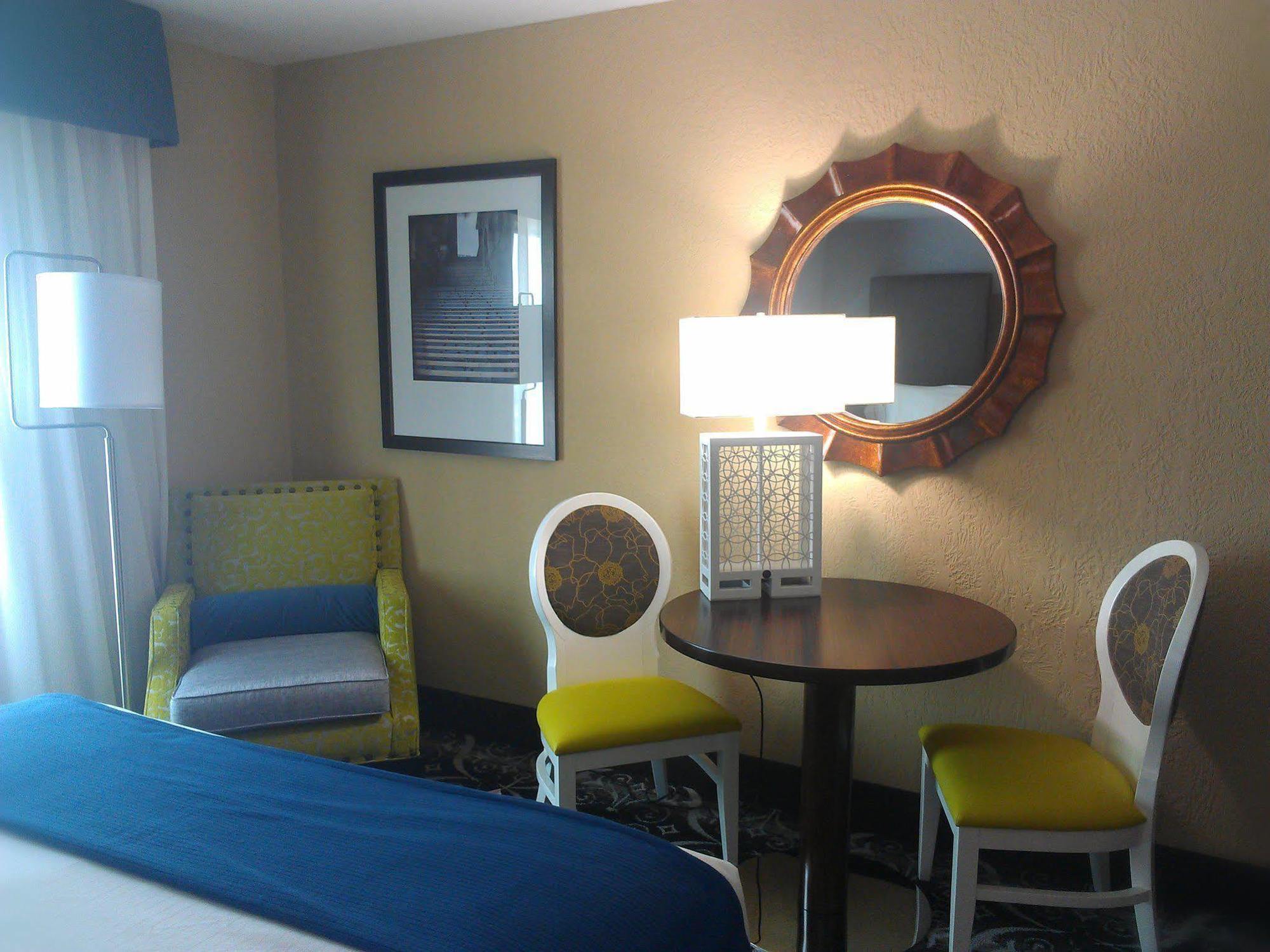 Holiday Inn Express Hotel & Suites North Kansas City By Ihg Екстер'єр фото