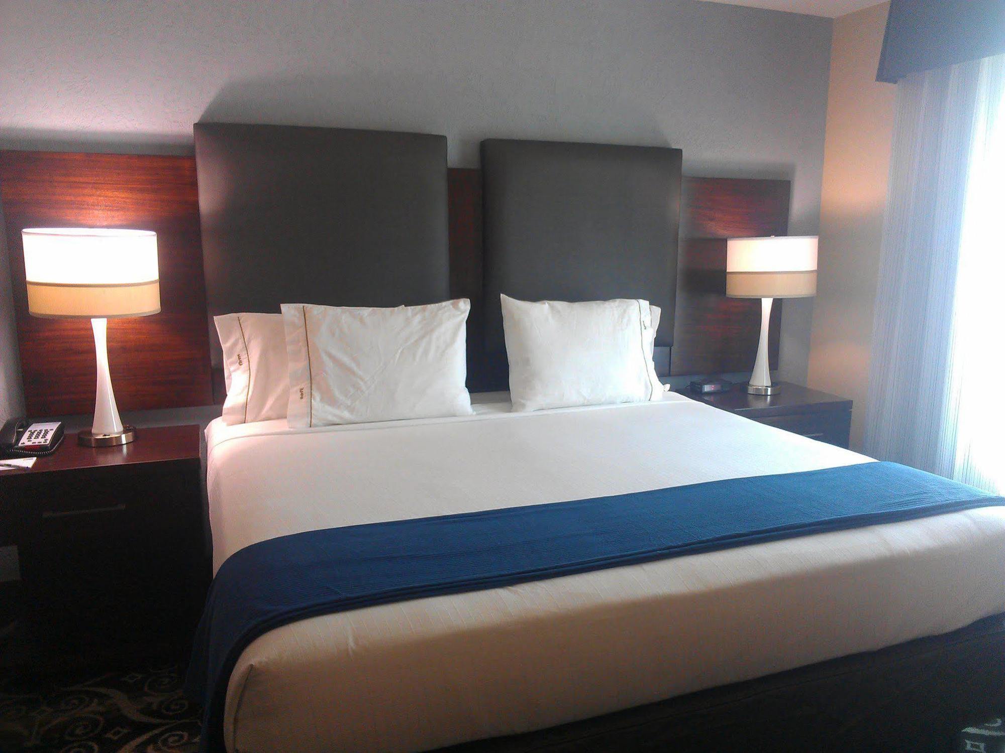 Holiday Inn Express Hotel & Suites North Kansas City By Ihg Екстер'єр фото