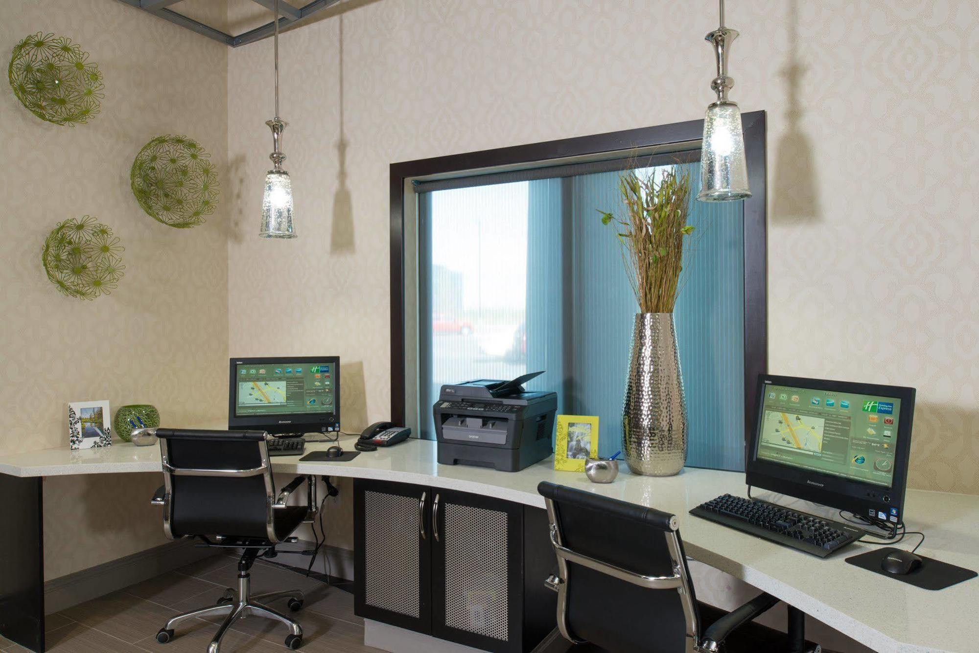 Holiday Inn Express Hotel & Suites North Kansas City By Ihg Екстер'єр фото