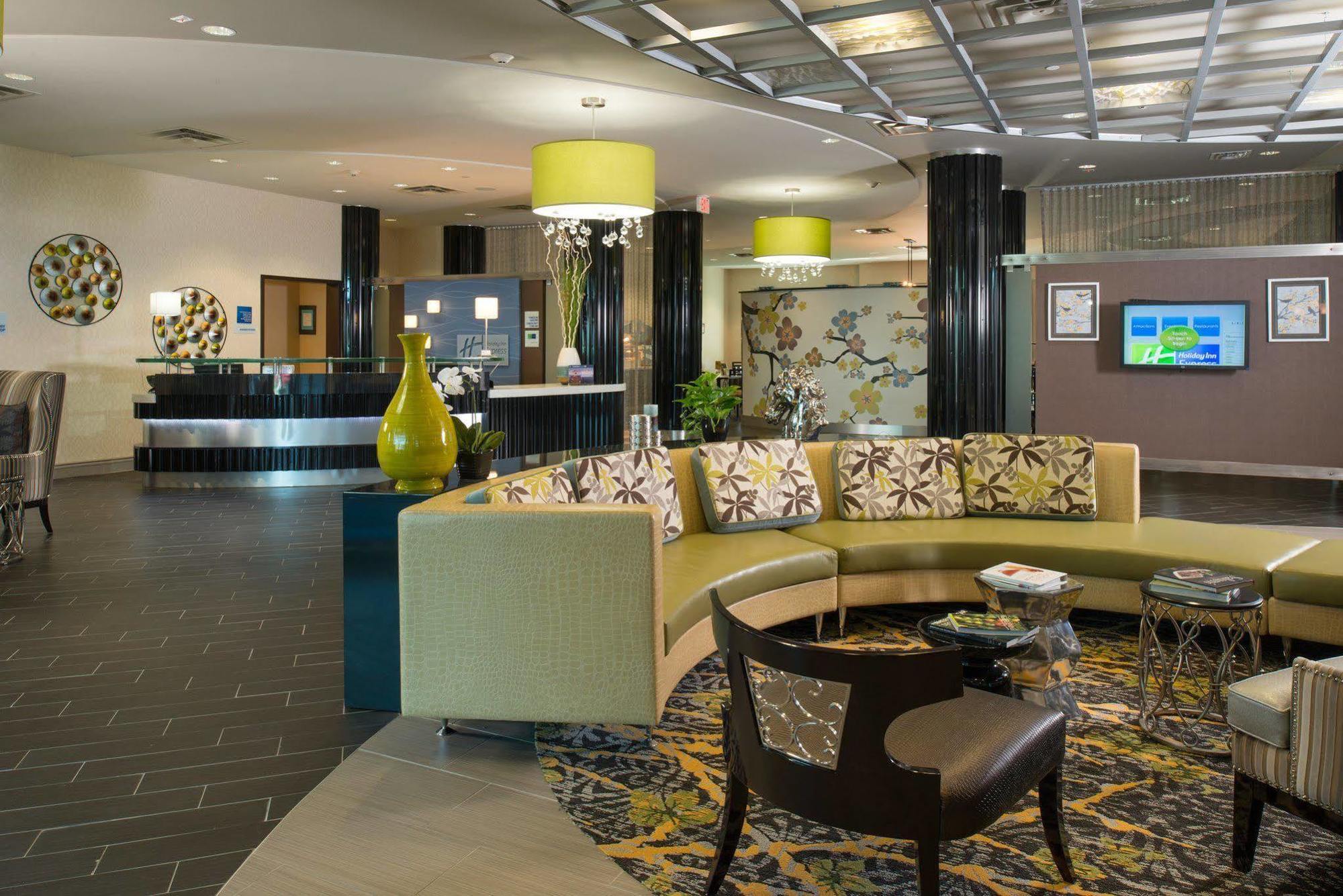 Holiday Inn Express Hotel & Suites North Kansas City By Ihg Екстер'єр фото