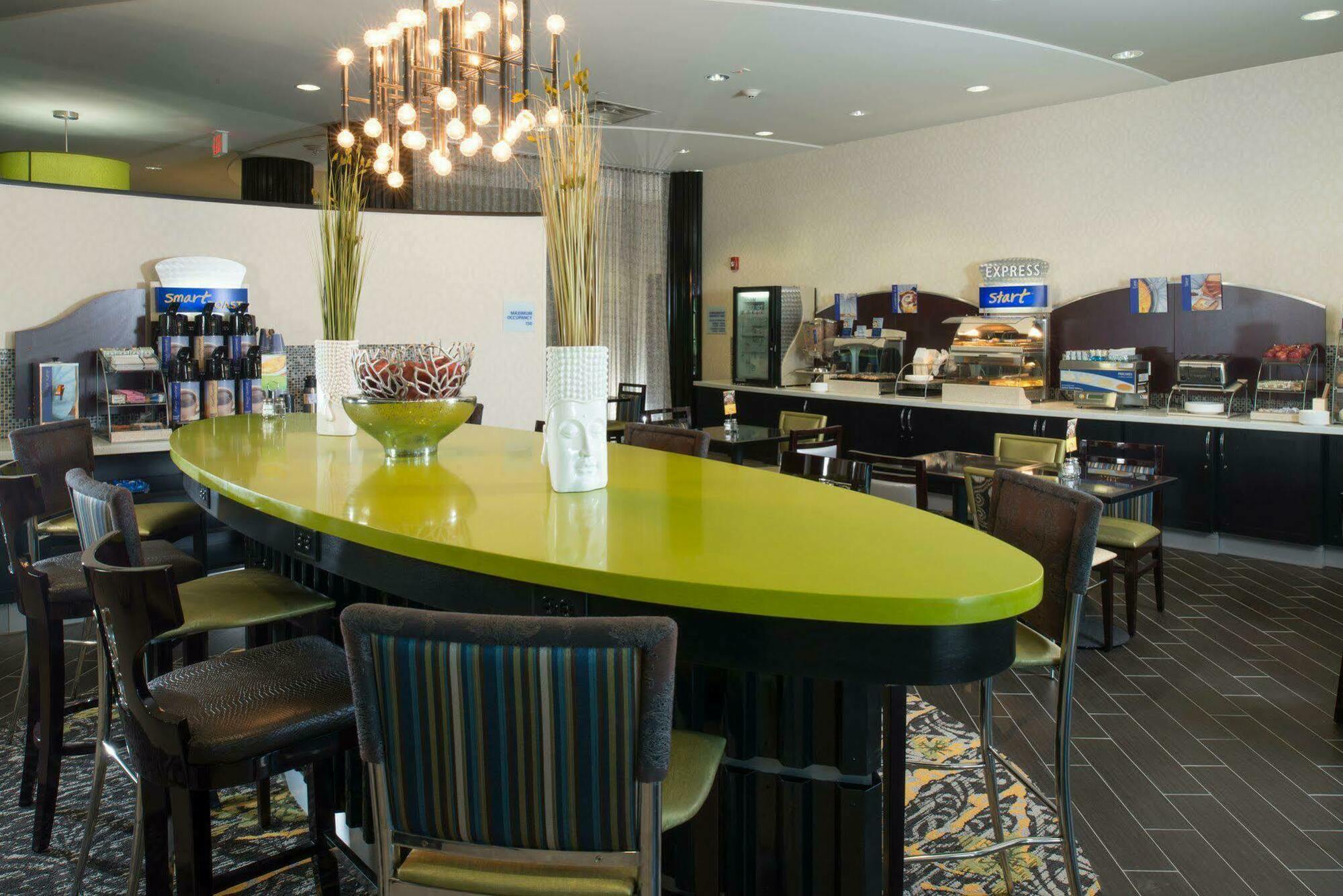 Holiday Inn Express Hotel & Suites North Kansas City By Ihg Екстер'єр фото