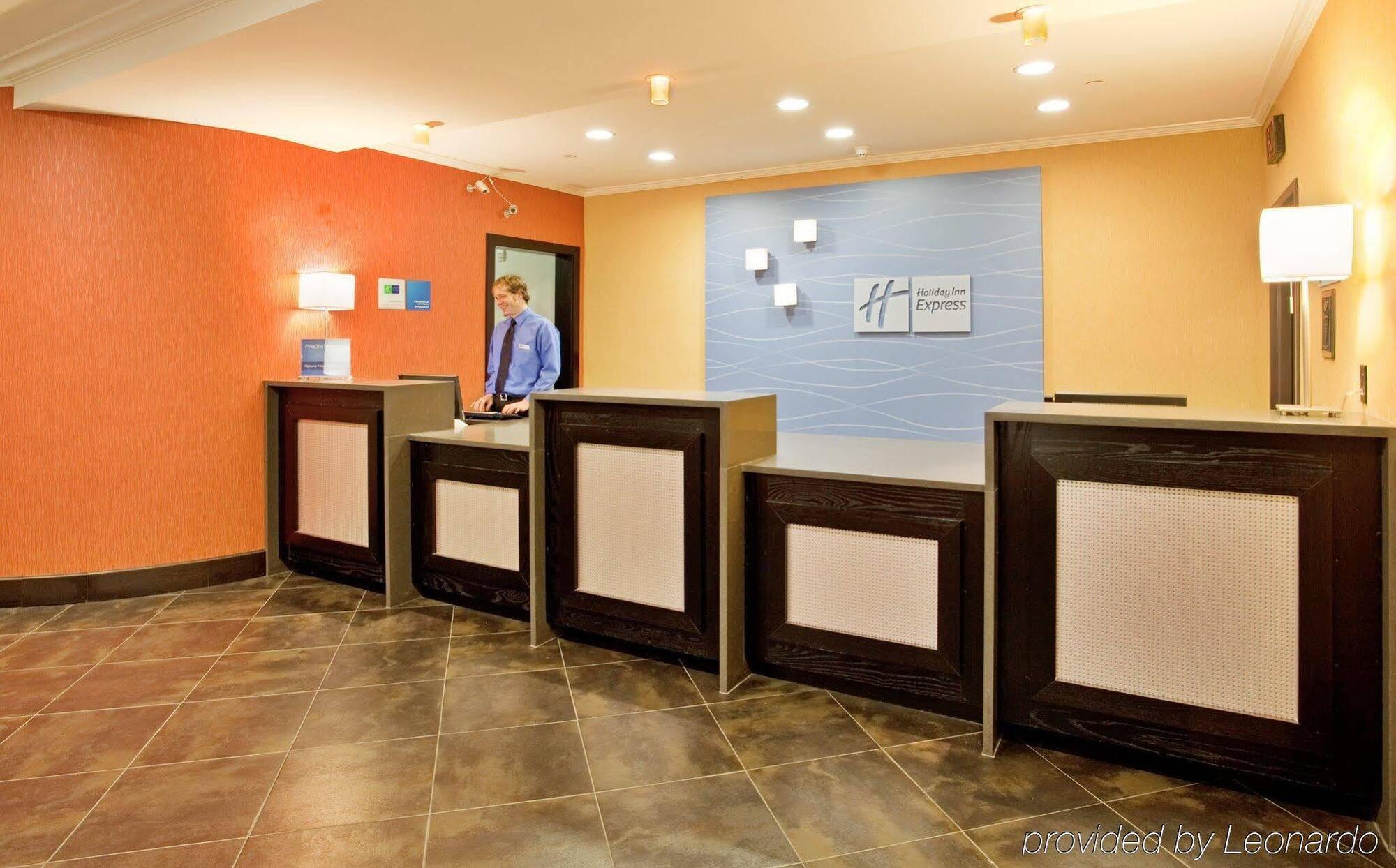 Holiday Inn Express Hotel & Suites North Kansas City By Ihg Екстер'єр фото