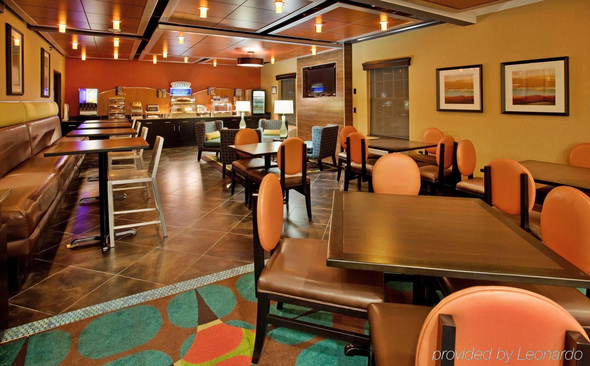 Holiday Inn Express Hotel & Suites North Kansas City By Ihg Екстер'єр фото