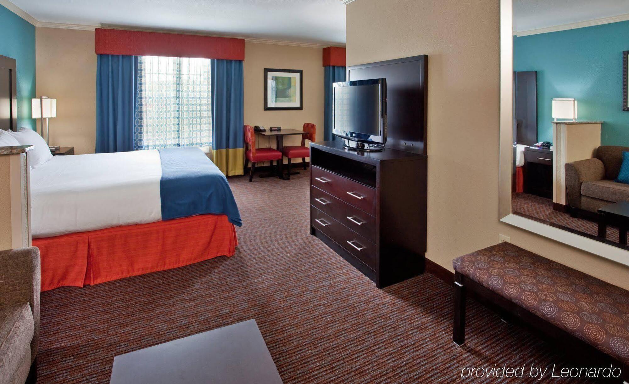 Holiday Inn Express Hotel & Suites North Kansas City By Ihg Екстер'єр фото