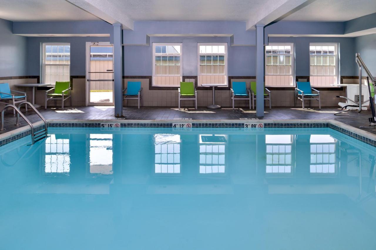 Holiday Inn Express Hotel & Suites North Kansas City By Ihg Екстер'єр фото