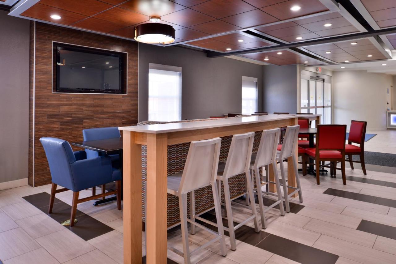 Holiday Inn Express Hotel & Suites North Kansas City By Ihg Екстер'єр фото