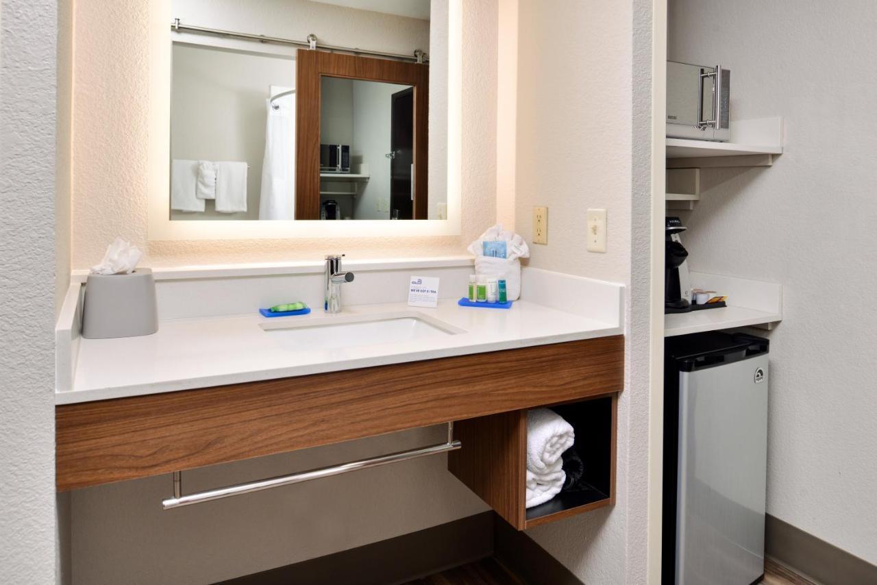 Holiday Inn Express Hotel & Suites North Kansas City By Ihg Екстер'єр фото