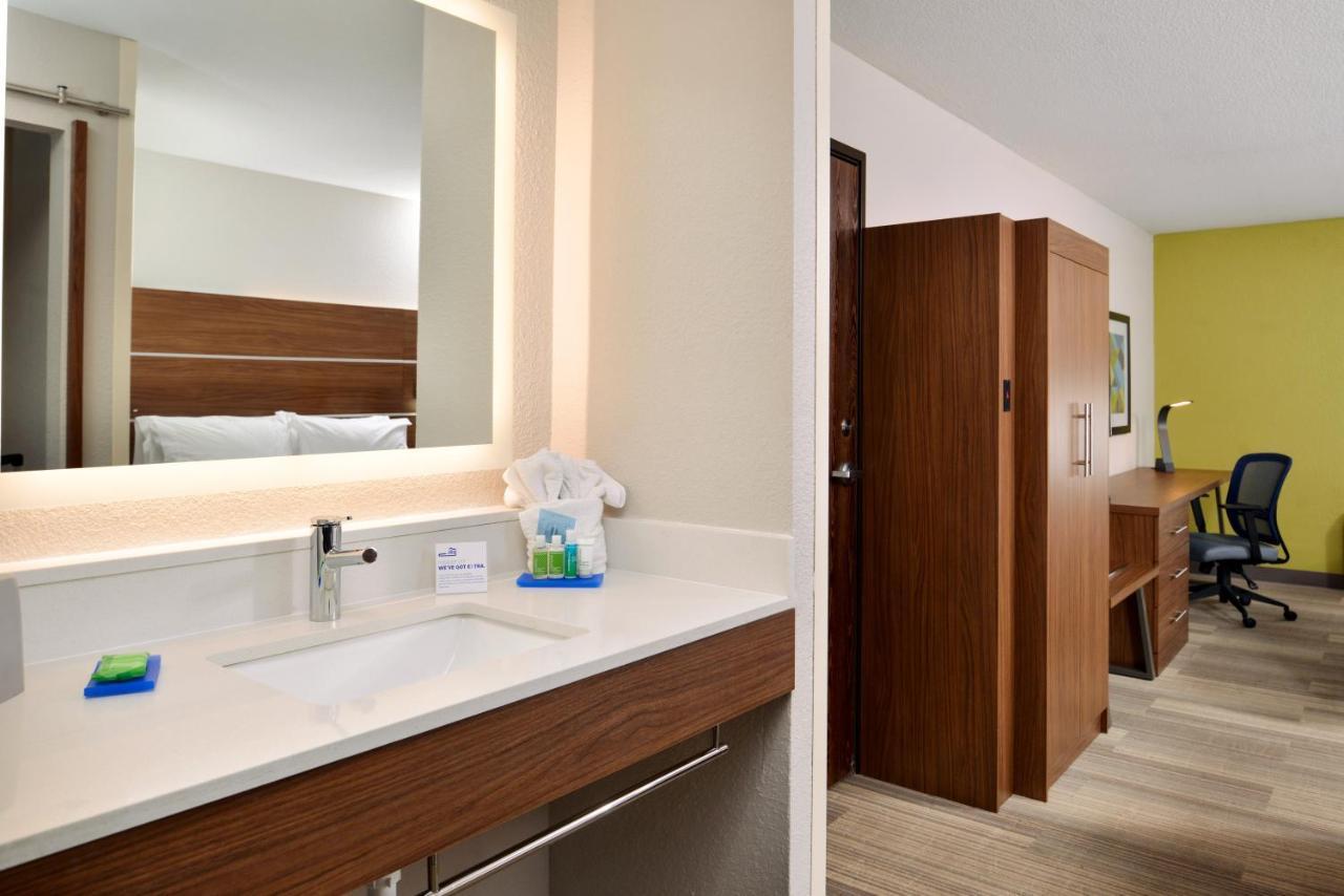 Holiday Inn Express Hotel & Suites North Kansas City By Ihg Екстер'єр фото