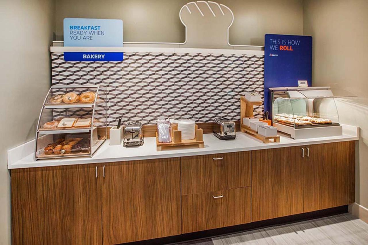 Holiday Inn Express Hotel & Suites North Kansas City By Ihg Екстер'єр фото