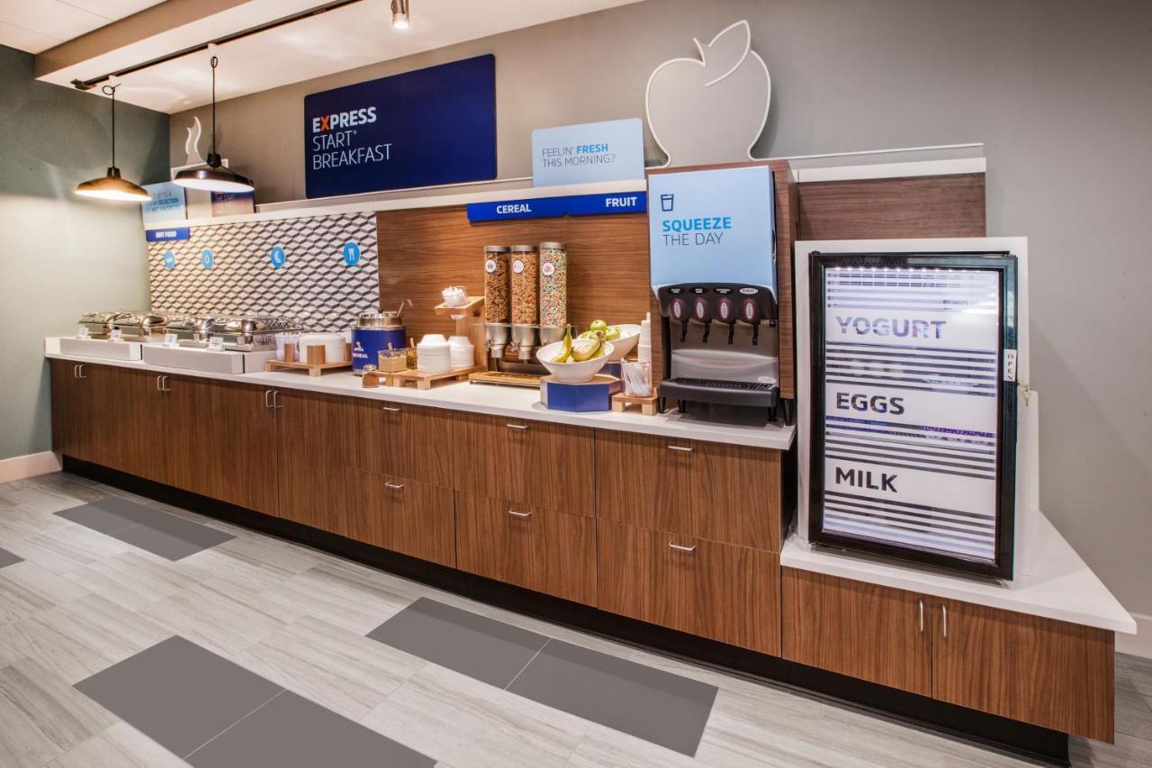 Holiday Inn Express Hotel & Suites North Kansas City By Ihg Екстер'єр фото